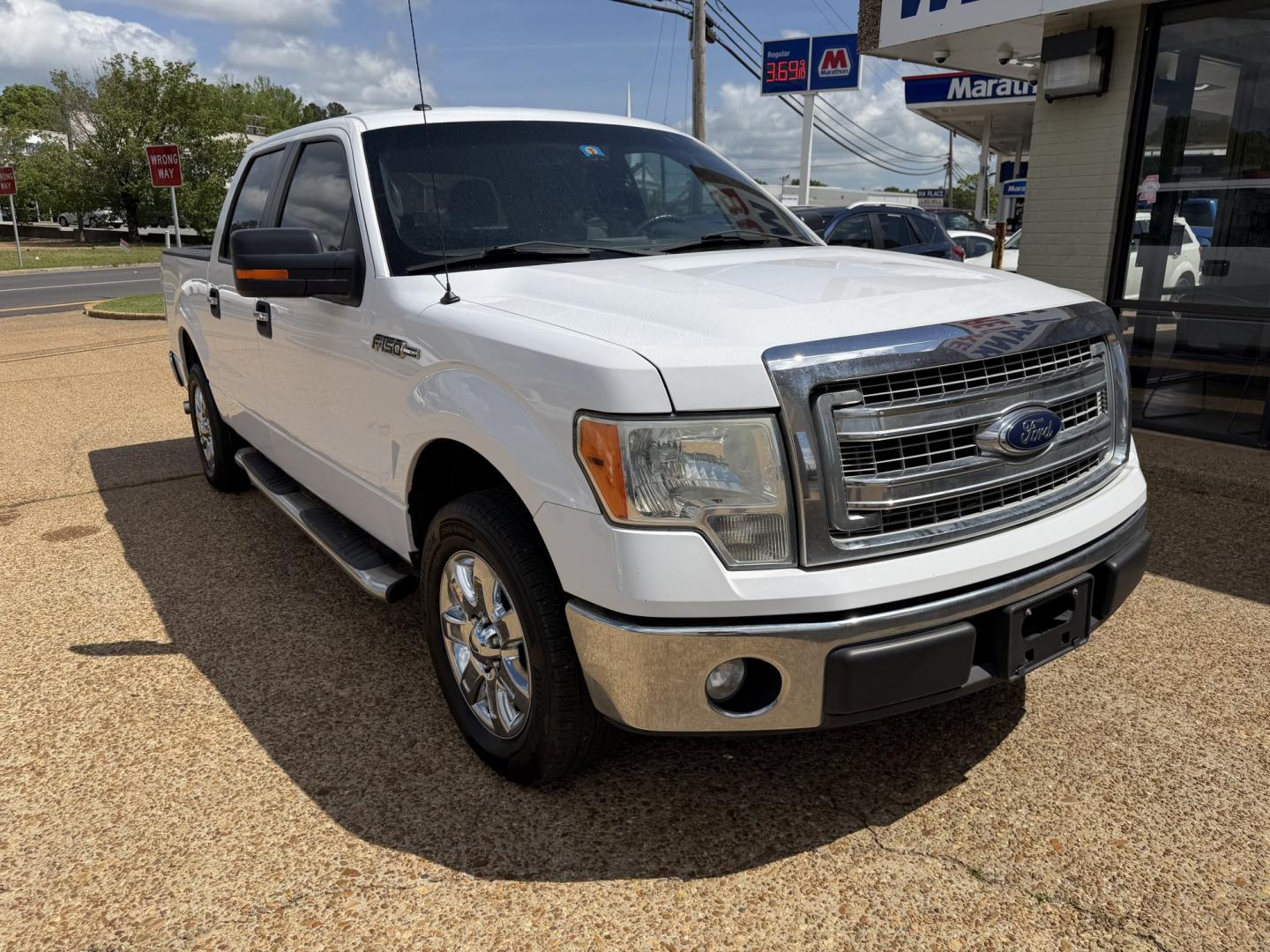 2014 WHITE FORD F-150 XLT (1FTFW1CF0EK) , located at 922 W. Beacon St., Philadelphia, MS, 39350, (601) 650-3675, 32.770447, -89.127151 - Photo#0
