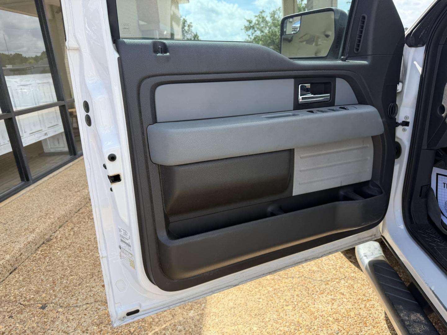 2014 WHITE FORD F-150 XLT (1FTFW1CF0EK) , located at 922 W. Beacon St., Philadelphia, MS, 39350, (601) 650-3675, 32.770447, -89.127151- Photo#8