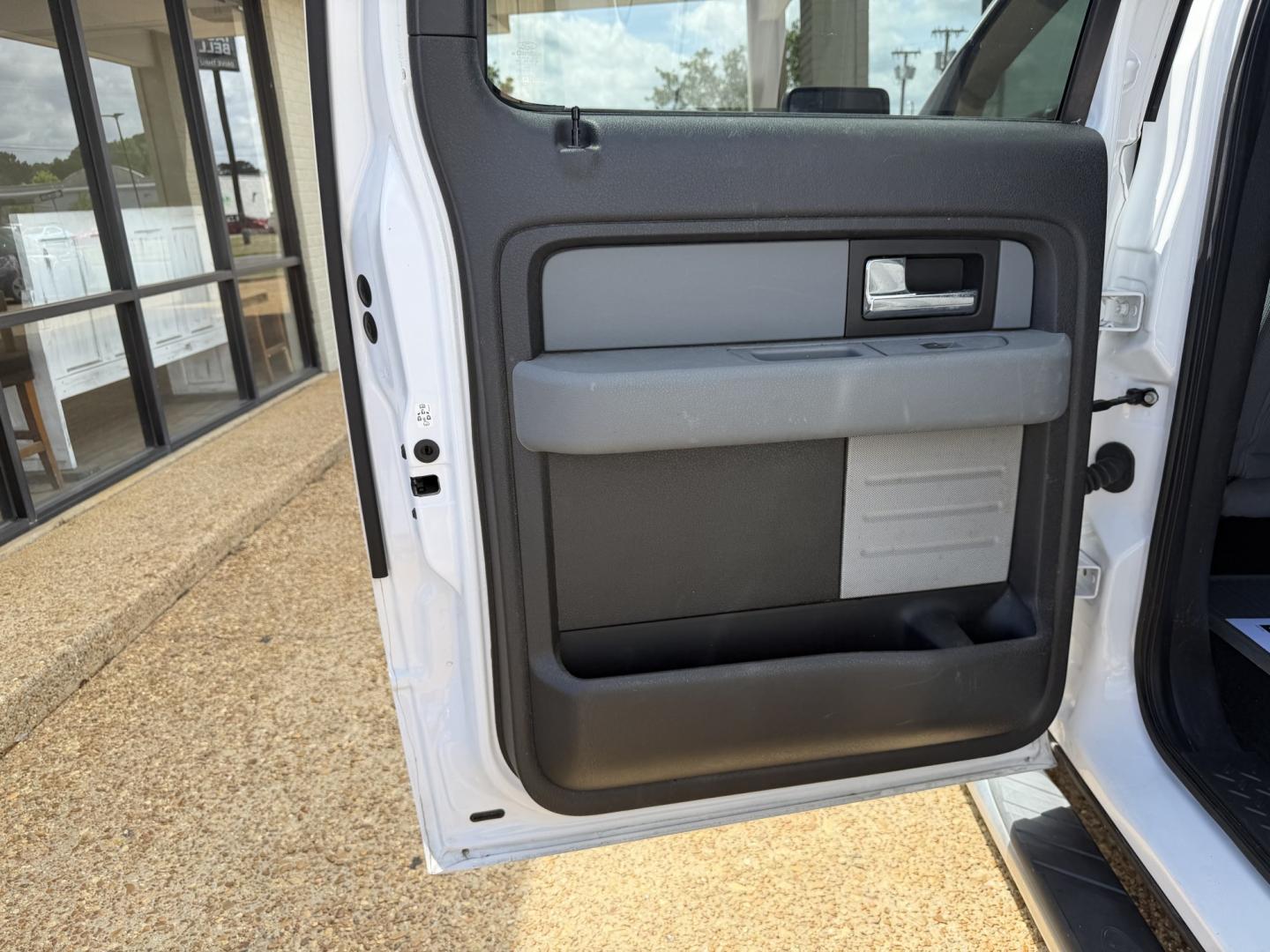 2014 WHITE FORD F-150 XLT (1FTFW1CF0EK) , located at 922 W. Beacon St., Philadelphia, MS, 39350, (601) 650-3675, 32.770447, -89.127151- Photo#12