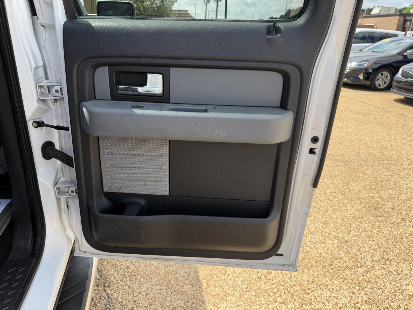 2014 WHITE FORD F-150 XLT (1FTFW1CF0EK) , located at 922 W. Beacon St., Philadelphia, MS, 39350, (601) 650-3675, 32.770447, -89.127151 - Photo#15