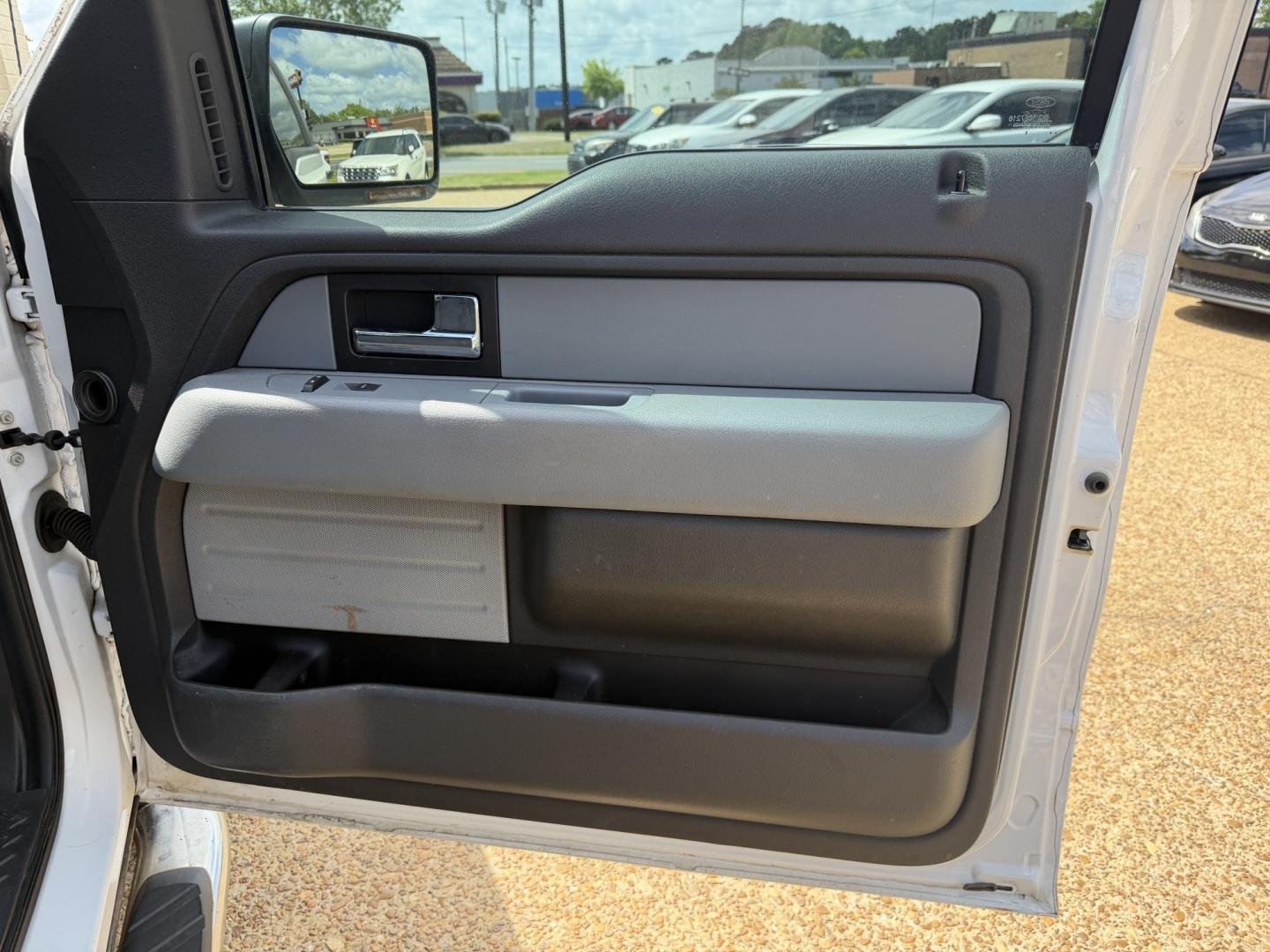 2014 WHITE FORD F-150 XLT (1FTFW1CF0EK) , located at 922 W. Beacon St., Philadelphia, MS, 39350, (601) 650-3675, 32.770447, -89.127151 - Photo#11