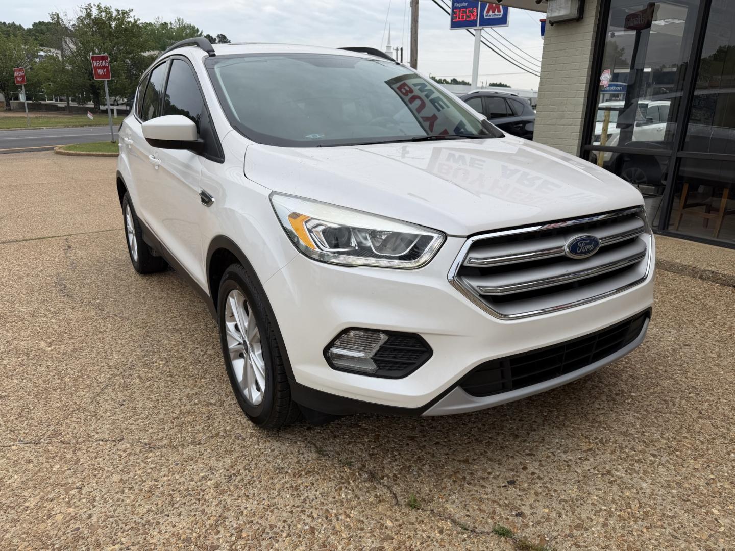 2018 WHITE FORD ESCAPE SEL (1FMCU0HD0JU) , located at 922 W. Beacon St., Philadelphia, MS, 39350, (601) 650-3675, 32.770447, -89.127151 - Photo#0