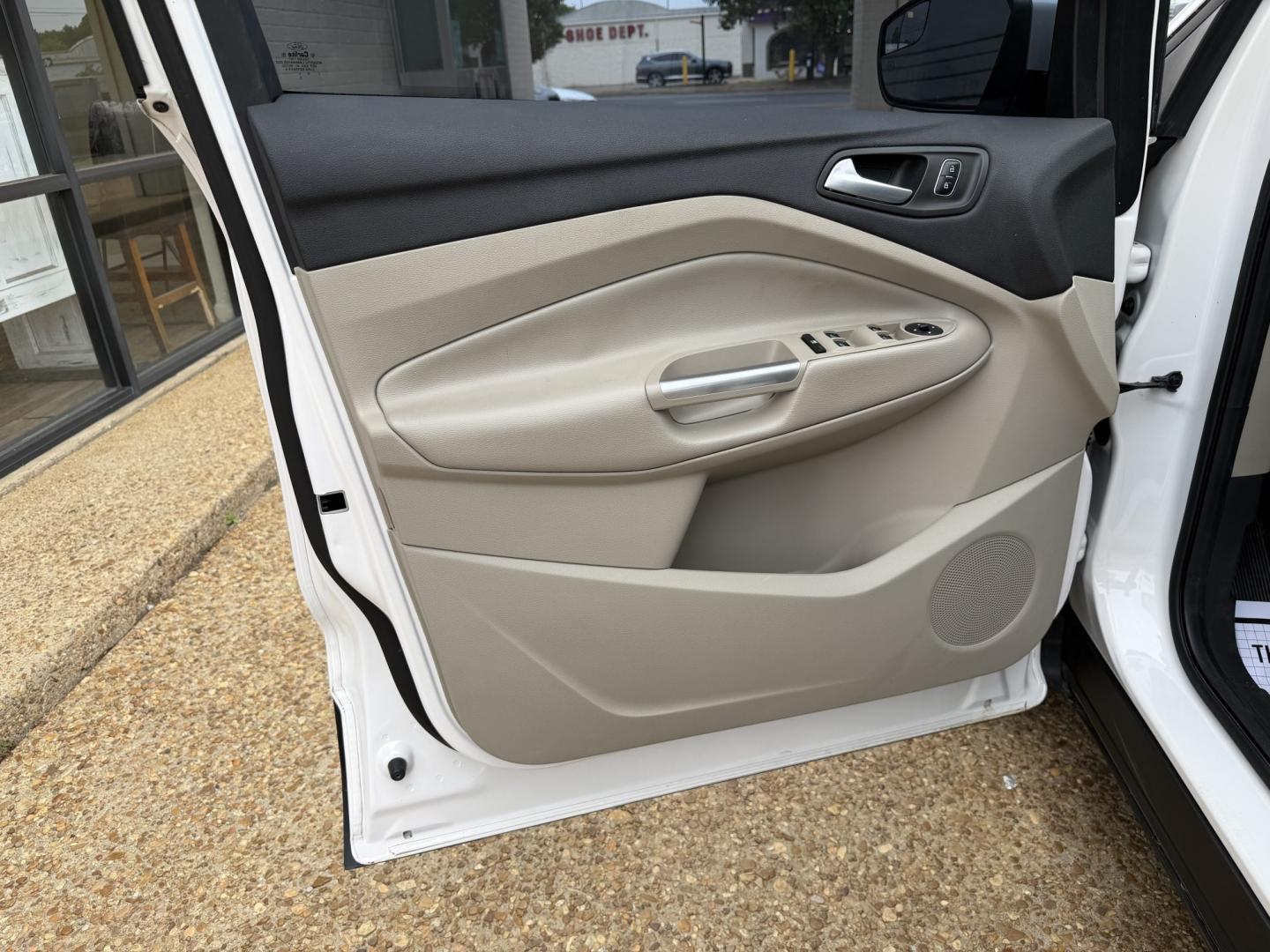 2018 WHITE FORD ESCAPE SEL (1FMCU0HD0JU) , located at 922 W. Beacon St., Philadelphia, MS, 39350, (601) 650-3675, 32.770447, -89.127151 - Photo#8