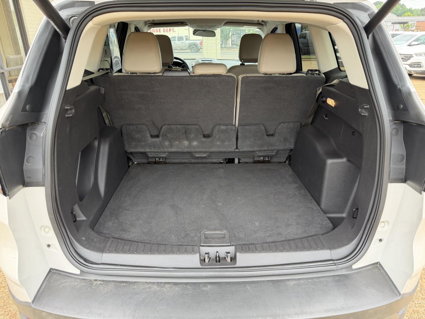 2018 WHITE FORD ESCAPE SEL (1FMCU0HD0JU) , located at 922 W. Beacon St., Philadelphia, MS, 39350, (601) 650-3675, 32.770447, -89.127151 - Photo#19