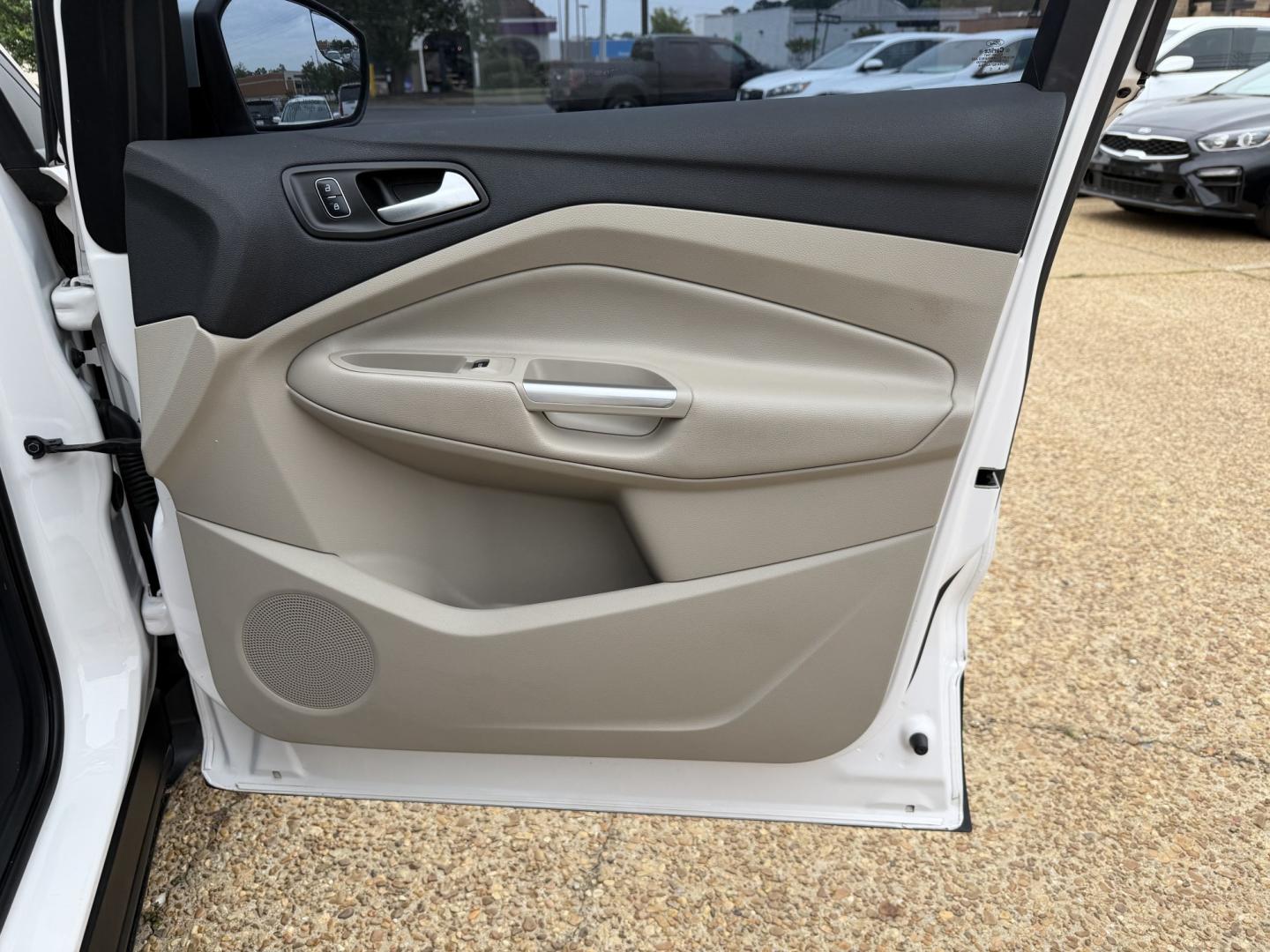 2018 WHITE FORD ESCAPE SEL (1FMCU0HD0JU) , located at 922 W. Beacon St., Philadelphia, MS, 39350, (601) 650-3675, 32.770447, -89.127151 - Photo#11