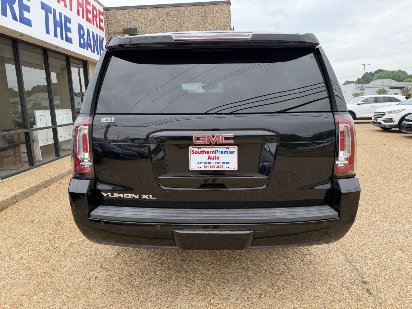 2017 BLACK GMC YUKON XL SLT (1GKS1GKC4HR) , located at 922 W. Beacon St., Philadelphia, MS, 39350, (601) 650-3675, 32.770447, -89.127151 - Photo#4