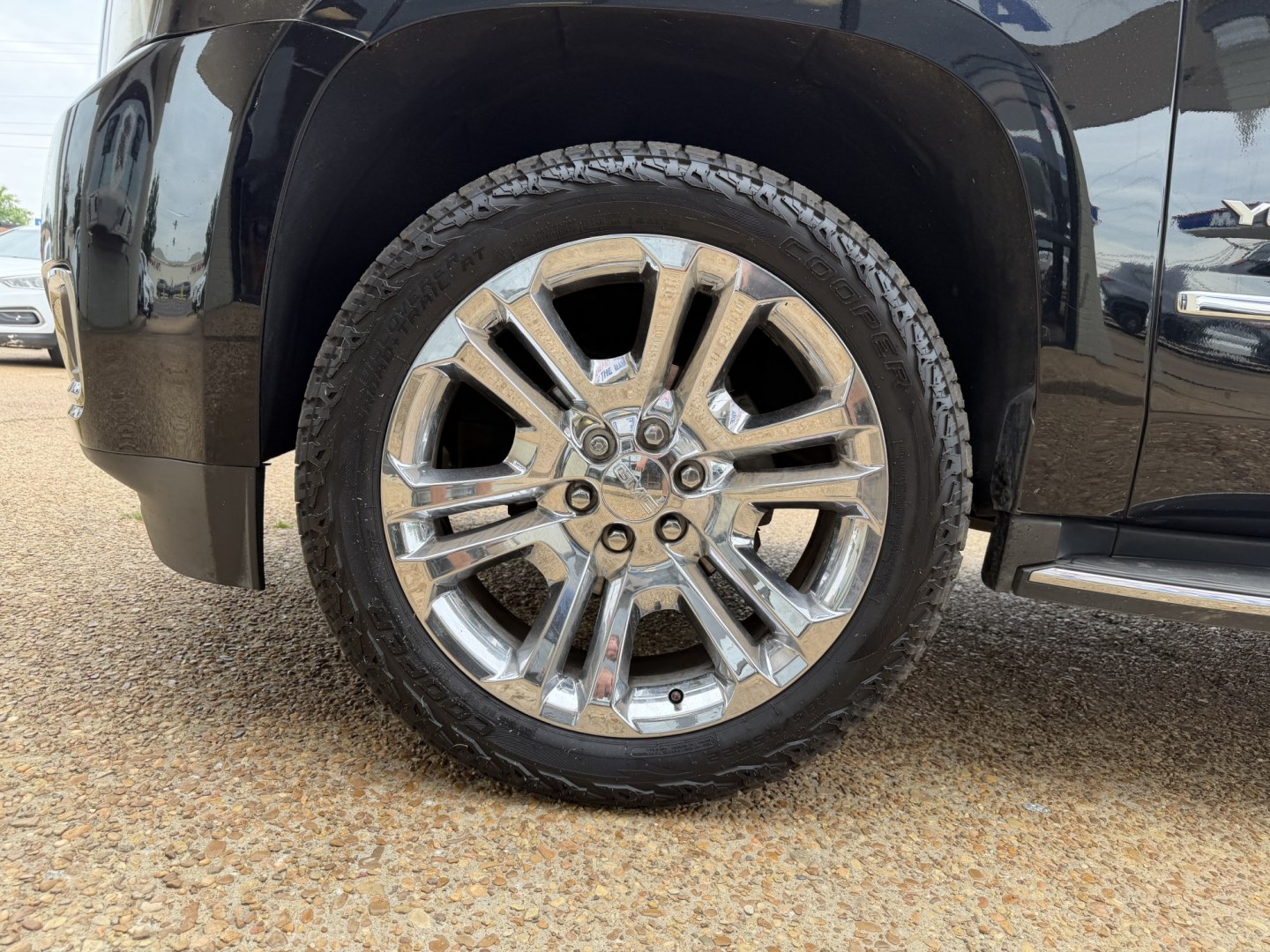 2017 BLACK GMC YUKON XL SLT (1GKS1GKC4HR) , located at 922 W. Beacon St., Philadelphia, MS, 39350, (601) 650-3675, 32.770447, -89.127151 - Photo#7