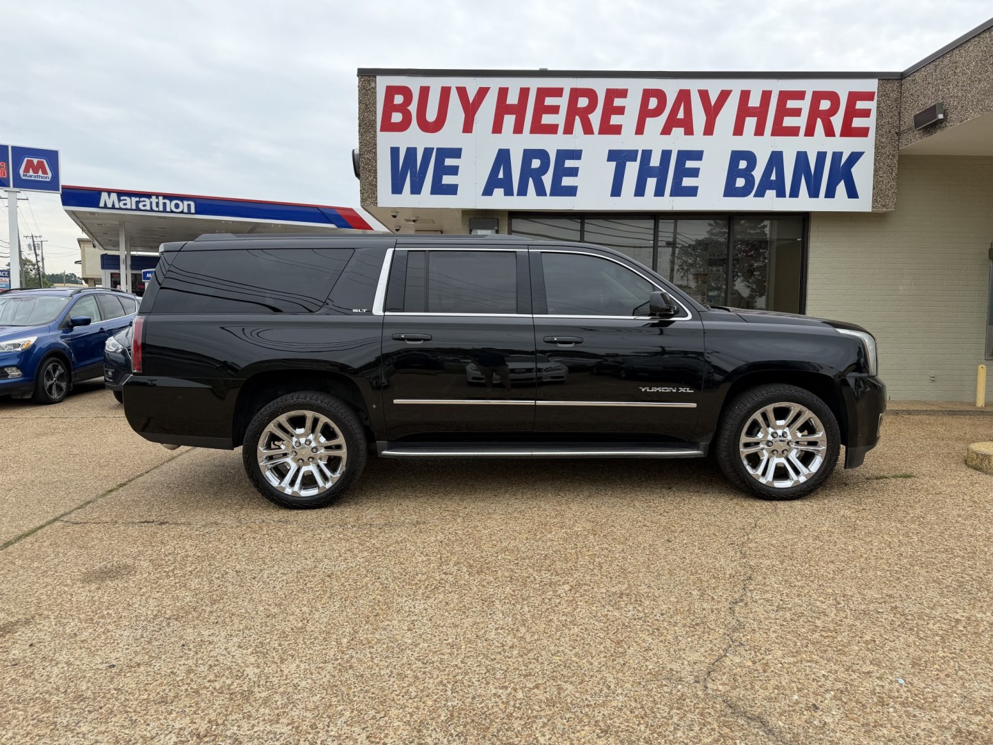 2017 BLACK GMC YUKON XL SLT (1GKS1GKC4HR) , located at 922 W. Beacon St., Philadelphia, MS, 39350, (601) 650-3675, 32.770447, -89.127151 - Photo#6