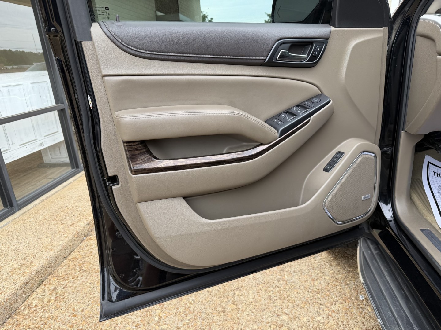 2017 BLACK GMC YUKON XL SLT (1GKS1GKC4HR) , located at 922 W. Beacon St., Philadelphia, MS, 39350, (601) 650-3675, 32.770447, -89.127151 - Photo#8