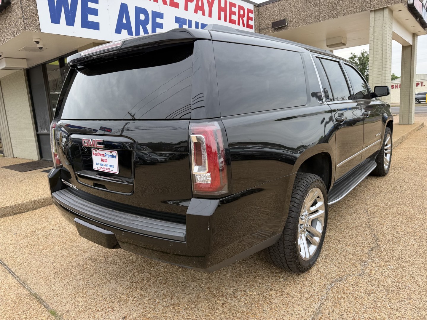 2017 BLACK GMC YUKON XL SLT (1GKS1GKC4HR) , located at 922 W. Beacon St., Philadelphia, MS, 39350, (601) 650-3675, 32.770447, -89.127151 - Photo#5