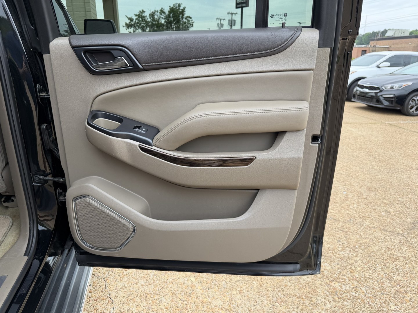 2017 BLACK GMC YUKON XL SLT (1GKS1GKC4HR) , located at 922 W. Beacon St., Philadelphia, MS, 39350, (601) 650-3675, 32.770447, -89.127151 - Photo#14