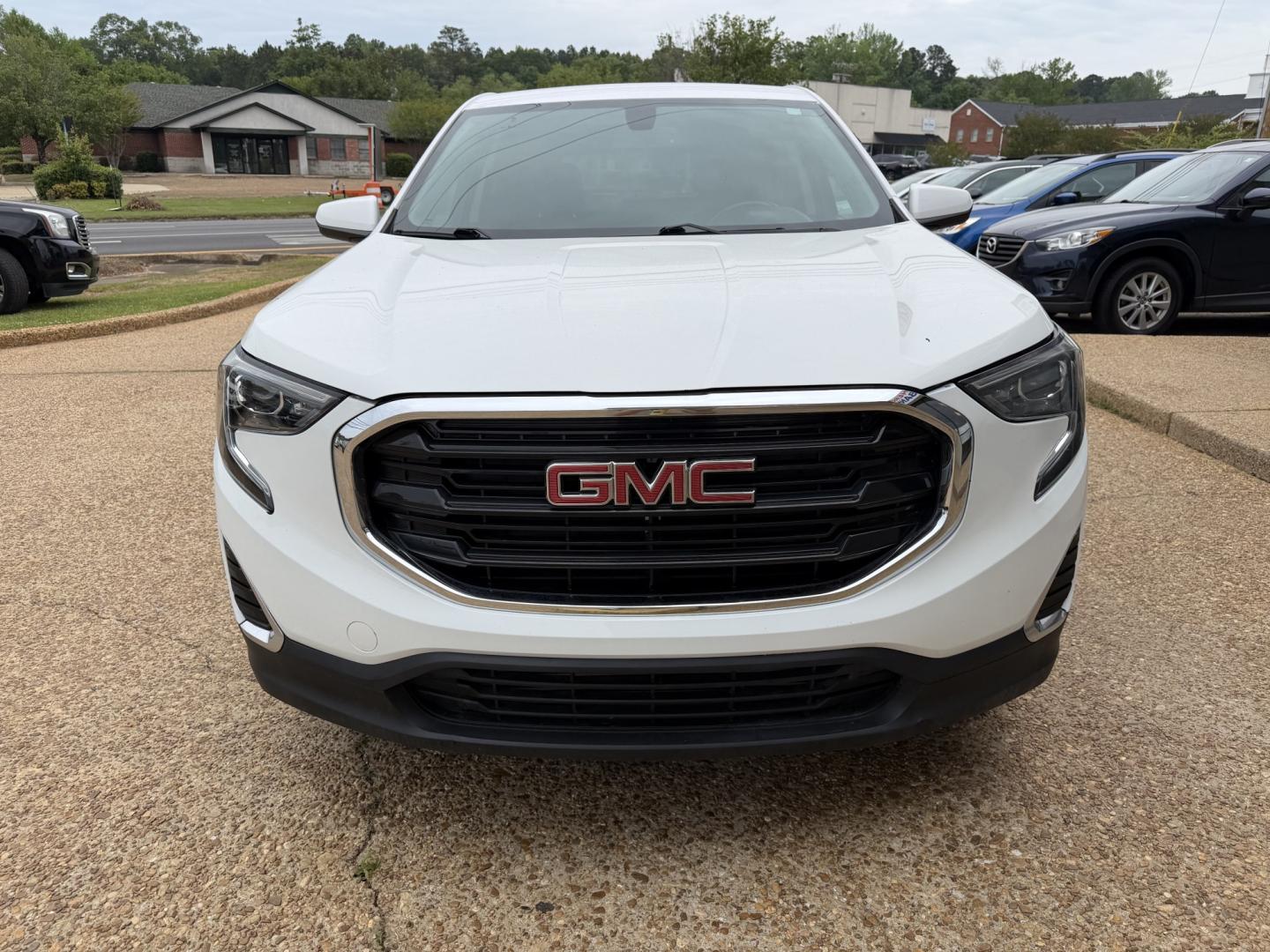 2018 WHITE GMC TERRAIN SLE (3GKALMEV7JL) , located at 922 W. Beacon St., Philadelphia, MS, 39350, (601) 650-3675, 32.770447, -89.127151 - Photo#1