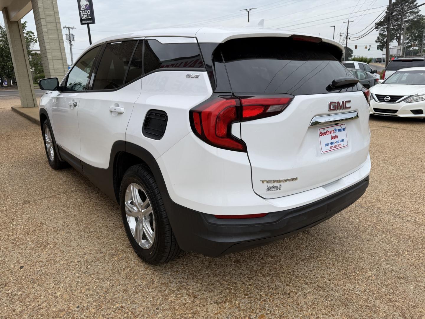 2018 WHITE GMC TERRAIN SLE (3GKALMEV7JL) , located at 922 W. Beacon St., Philadelphia, MS, 39350, (601) 650-3675, 32.770447, -89.127151 - Photo#3