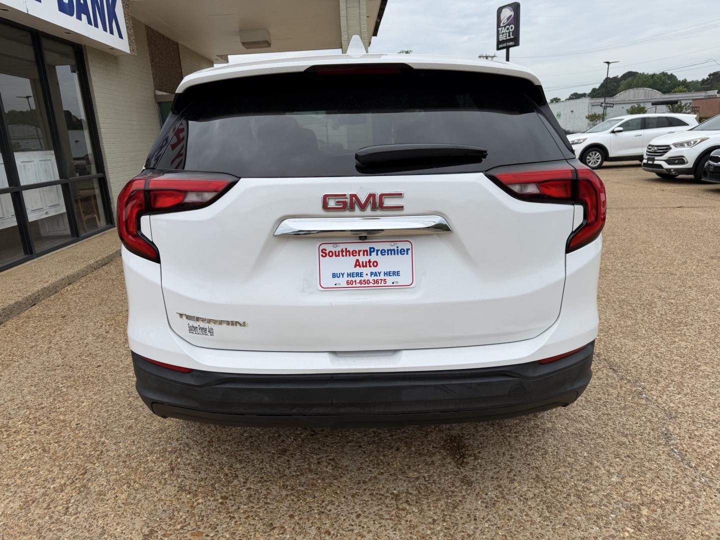 2018 WHITE GMC TERRAIN SLE (3GKALMEV7JL) , located at 922 W. Beacon St., Philadelphia, MS, 39350, (601) 650-3675, 32.770447, -89.127151- Photo#4