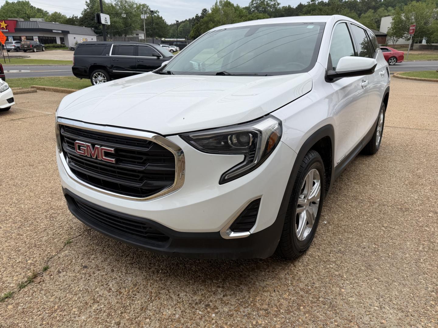 2018 WHITE GMC TERRAIN SLE (3GKALMEV7JL) , located at 922 W. Beacon St., Philadelphia, MS, 39350, (601) 650-3675, 32.770447, -89.127151 - Photo#2