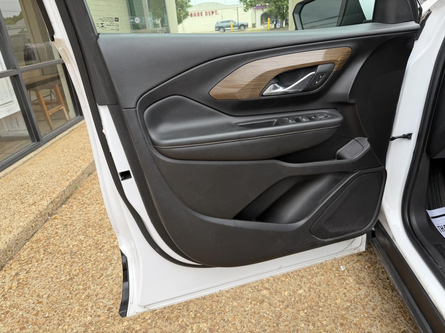 2018 WHITE GMC TERRAIN SLE (3GKALMEV7JL) , located at 922 W. Beacon St., Philadelphia, MS, 39350, (601) 650-3675, 32.770447, -89.127151 - Photo#8