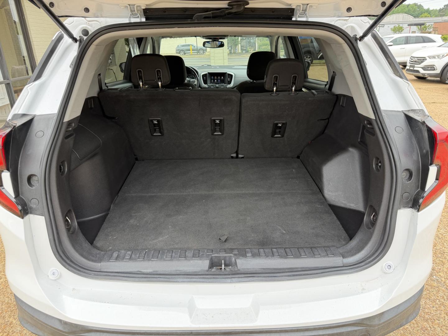 2018 WHITE GMC TERRAIN SLE (3GKALMEV7JL) , located at 922 W. Beacon St., Philadelphia, MS, 39350, (601) 650-3675, 32.770447, -89.127151 - Photo#18