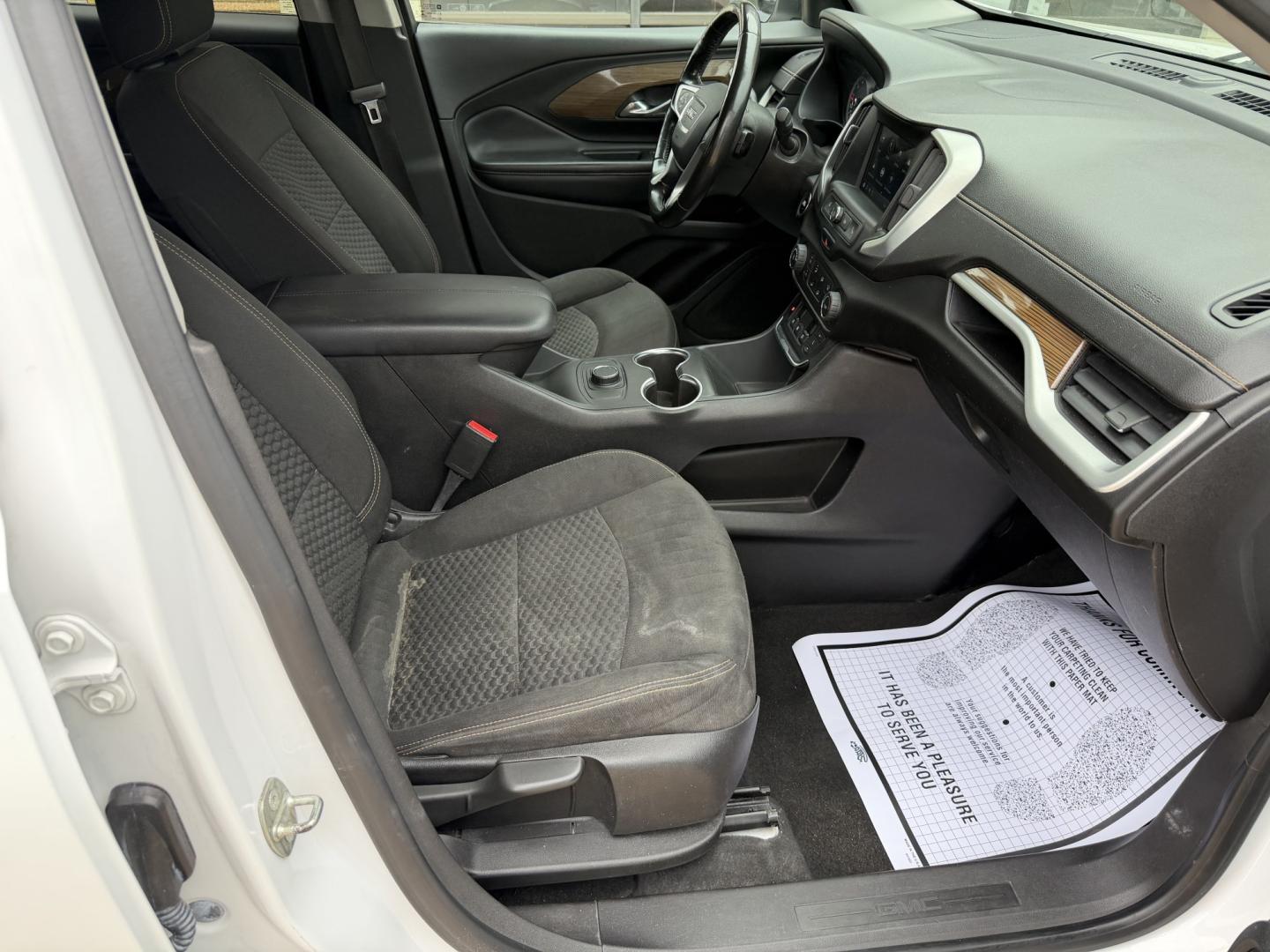 2018 WHITE GMC TERRAIN SLE (3GKALMEV7JL) , located at 922 W. Beacon St., Philadelphia, MS, 39350, (601) 650-3675, 32.770447, -89.127151 - Photo#10