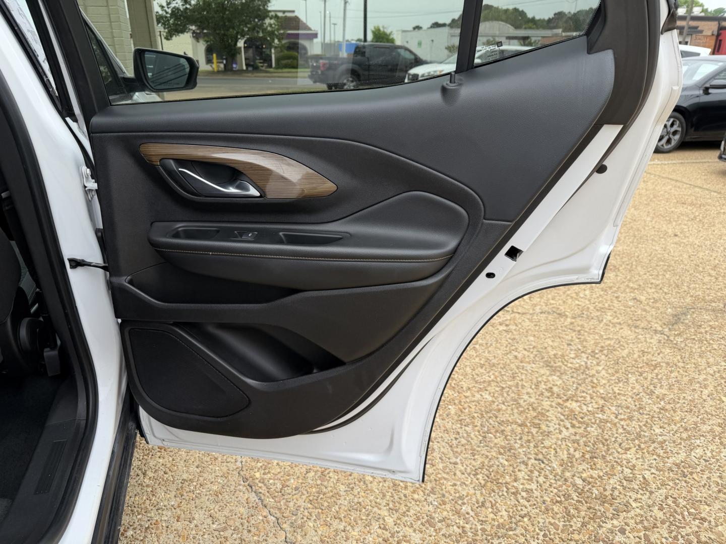 2018 WHITE GMC TERRAIN SLE (3GKALMEV7JL) , located at 922 W. Beacon St., Philadelphia, MS, 39350, (601) 650-3675, 32.770447, -89.127151 - Photo#15