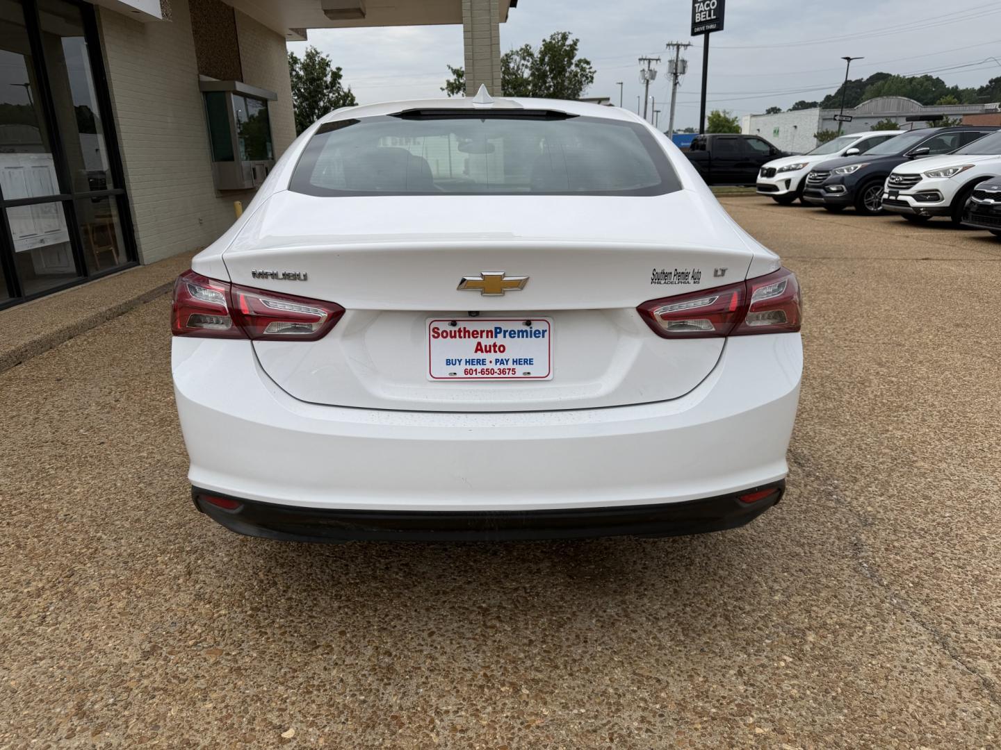 2020 WHITE CHEVROLET MALIBU LT (1LT) (1G1ZD5ST8LF) , located at 922 W. Beacon St., Philadelphia, MS, 39350, (601) 650-3675, 32.770447, -89.127151 - Photo#4