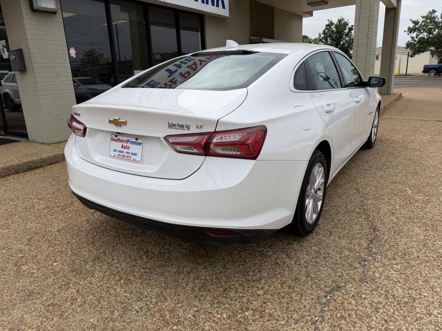 2020 WHITE CHEVROLET MALIBU LT (1LT) (1G1ZD5ST8LF) , located at 922 W. Beacon St., Philadelphia, MS, 39350, (601) 650-3675, 32.770447, -89.127151 - Photo#5