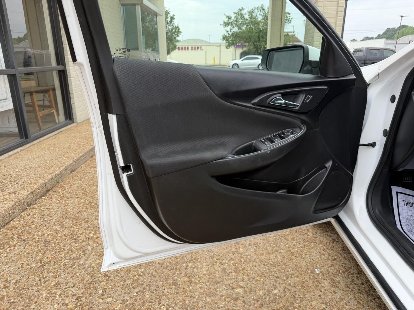 2020 WHITE CHEVROLET MALIBU LT (1LT) (1G1ZD5ST8LF) , located at 922 W. Beacon St., Philadelphia, MS, 39350, (601) 650-3675, 32.770447, -89.127151 - Photo#8