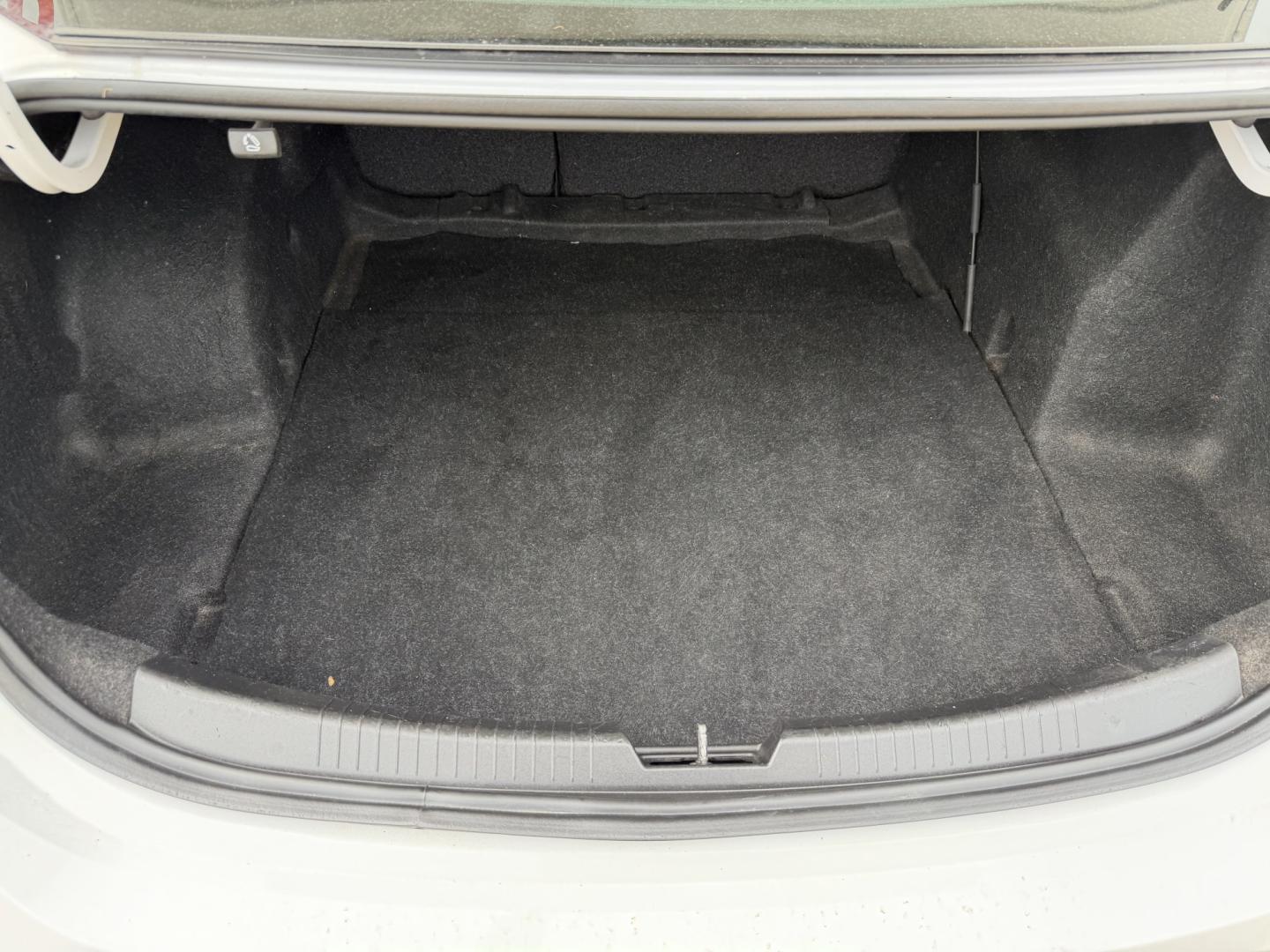 2020 WHITE CHEVROLET MALIBU LT (1LT) (1G1ZD5ST8LF) , located at 922 W. Beacon St., Philadelphia, MS, 39350, (601) 650-3675, 32.770447, -89.127151 - Photo#19