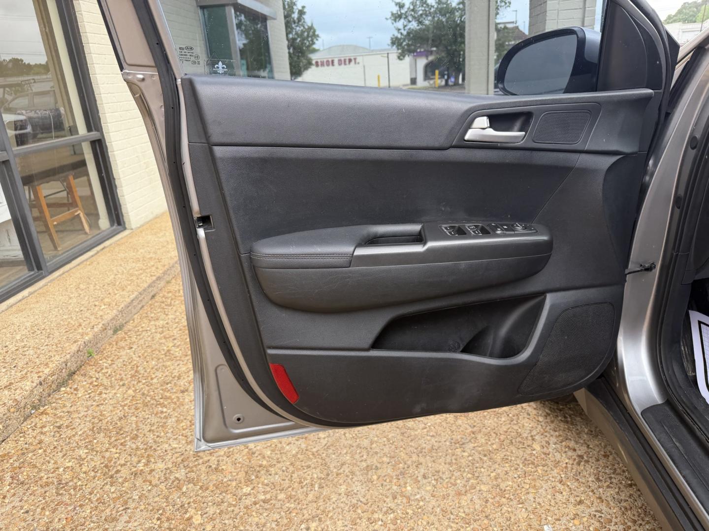 2022 GRAY KIA SPORTAGE LX (KNDPM3AC7N7) , located at 922 W. Beacon St., Philadelphia, MS, 39350, (601) 650-3675, 32.770447, -89.127151 - Photo#8