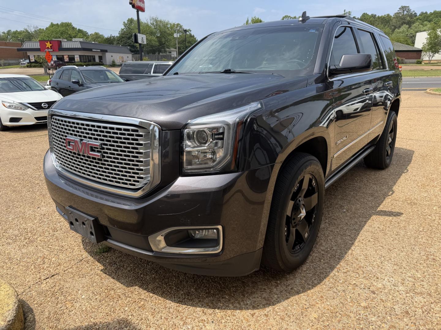 2016 GRAY GMC YUKON DENALI (1GKS2CKJ9GR) , located at 922 W. Beacon St., Philadelphia, MS, 39350, (601) 650-3675, 32.770447, -89.127151 - Photo#2