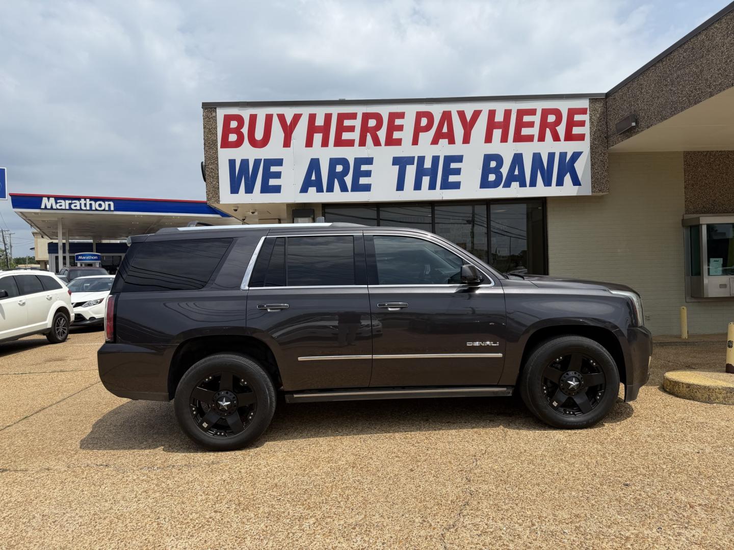 2016 GRAY GMC YUKON DENALI (1GKS2CKJ9GR) , located at 922 W. Beacon St., Philadelphia, MS, 39350, (601) 650-3675, 32.770447, -89.127151 - Photo#6