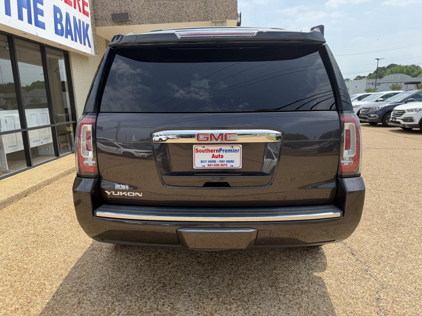 2016 GRAY GMC YUKON DENALI (1GKS2CKJ9GR) , located at 922 W. Beacon St., Philadelphia, MS, 39350, (601) 650-3675, 32.770447, -89.127151 - Photo#4