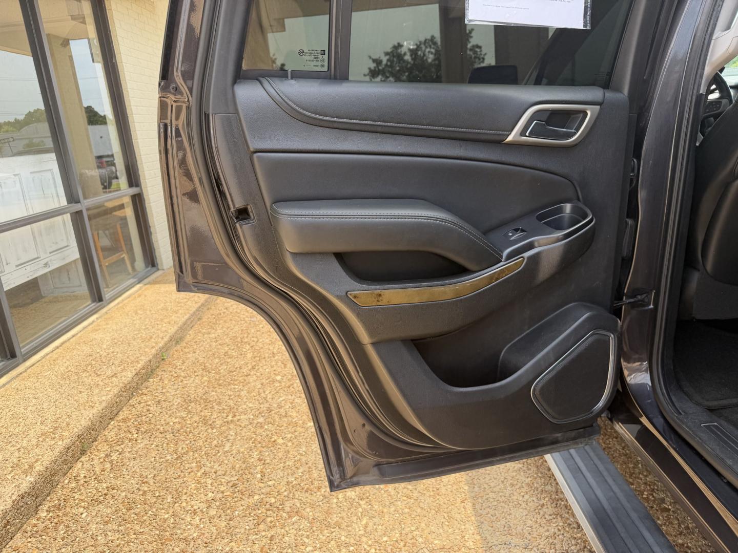 2016 GRAY GMC YUKON DENALI (1GKS2CKJ9GR) , located at 922 W. Beacon St., Philadelphia, MS, 39350, (601) 650-3675, 32.770447, -89.127151 - Photo#12