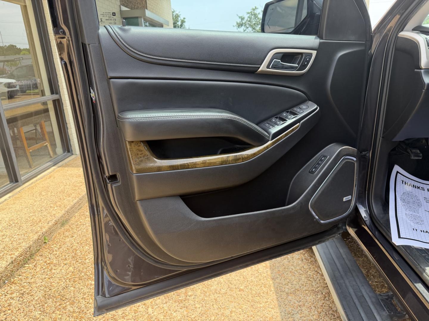 2016 GRAY GMC YUKON DENALI (1GKS2CKJ9GR) , located at 922 W. Beacon St., Philadelphia, MS, 39350, (601) 650-3675, 32.770447, -89.127151 - Photo#8