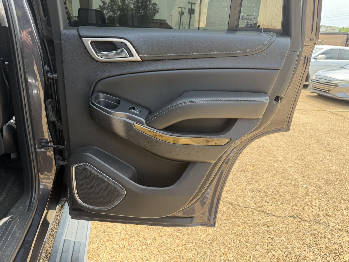 2016 GRAY GMC YUKON DENALI (1GKS2CKJ9GR) , located at 922 W. Beacon St., Philadelphia, MS, 39350, (601) 650-3675, 32.770447, -89.127151 - Photo#15