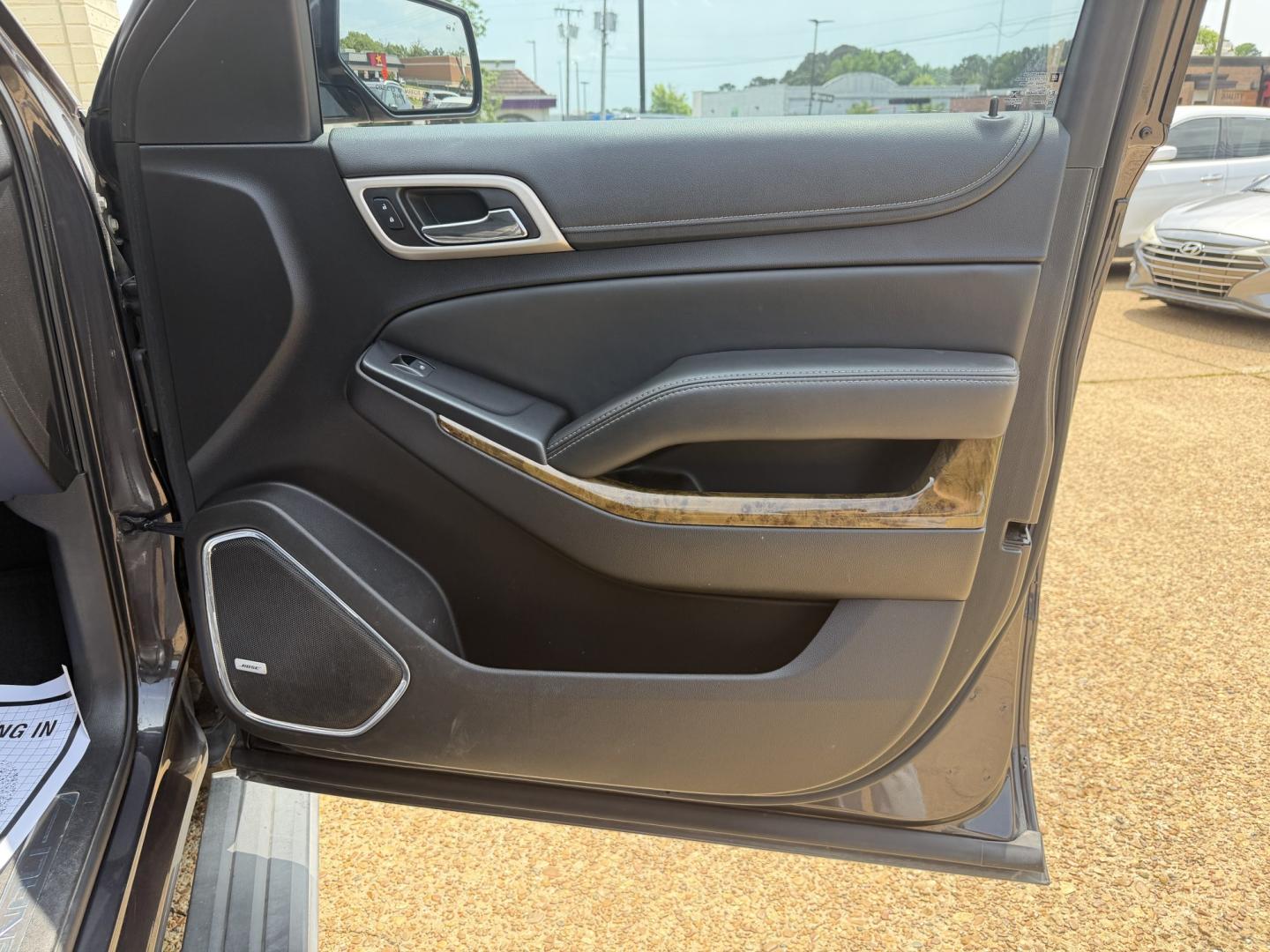 2016 GRAY GMC YUKON DENALI (1GKS2CKJ9GR) , located at 922 W. Beacon St., Philadelphia, MS, 39350, (601) 650-3675, 32.770447, -89.127151 - Photo#11