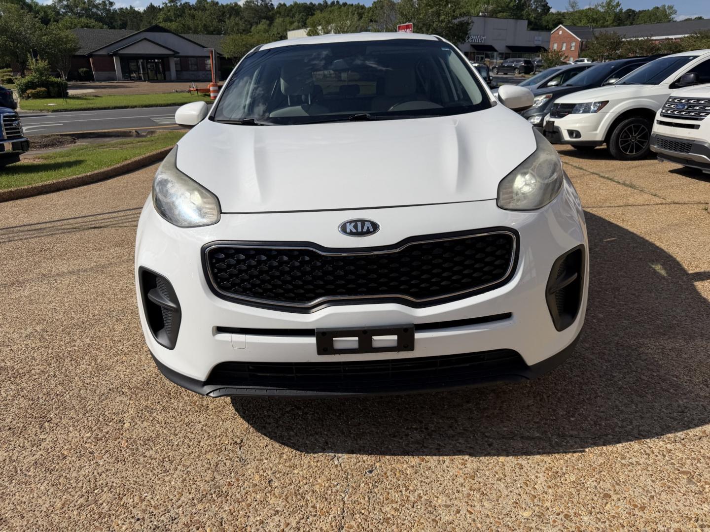 2018 WHITE KIA SPORTAGE LX (KNDPM3AC8J7) , located at 922 W. Beacon St., Philadelphia, MS, 39350, (601) 650-3675, 32.770447, -89.127151 - Photo#1