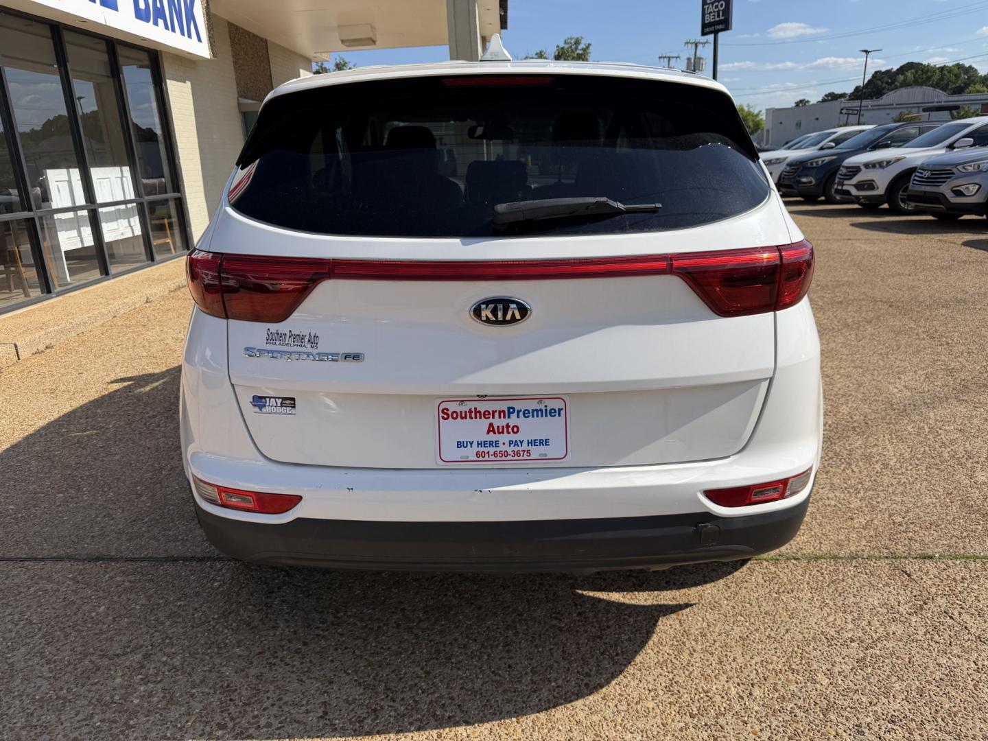 2018 WHITE KIA SPORTAGE LX (KNDPM3AC8J7) , located at 922 W. Beacon St., Philadelphia, MS, 39350, (601) 650-3675, 32.770447, -89.127151 - Photo#4