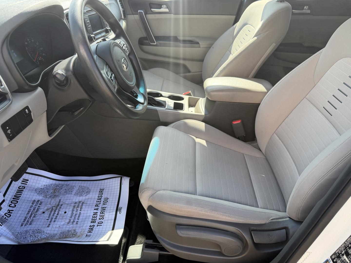 2018 WHITE KIA SPORTAGE LX (KNDPM3AC8J7) , located at 922 W. Beacon St., Philadelphia, MS, 39350, (601) 650-3675, 32.770447, -89.127151 - Photo#9
