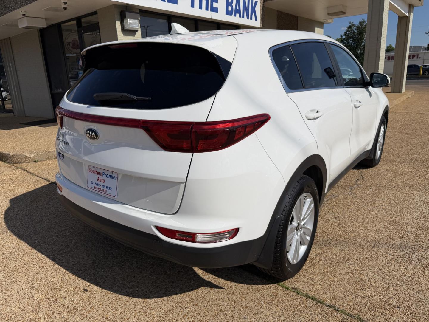 2018 WHITE KIA SPORTAGE LX (KNDPM3AC8J7) , located at 922 W. Beacon St., Philadelphia, MS, 39350, (601) 650-3675, 32.770447, -89.127151 - Photo#5