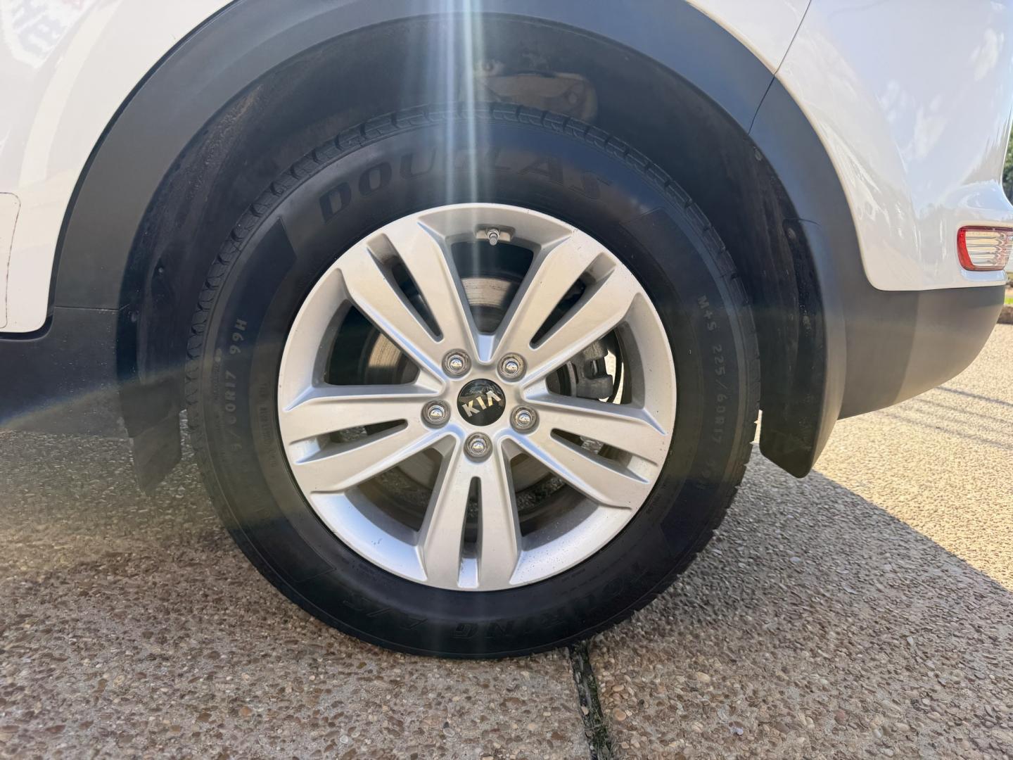2018 WHITE KIA SPORTAGE LX (KNDPM3AC8J7) , located at 922 W. Beacon St., Philadelphia, MS, 39350, (601) 650-3675, 32.770447, -89.127151 - Photo#7