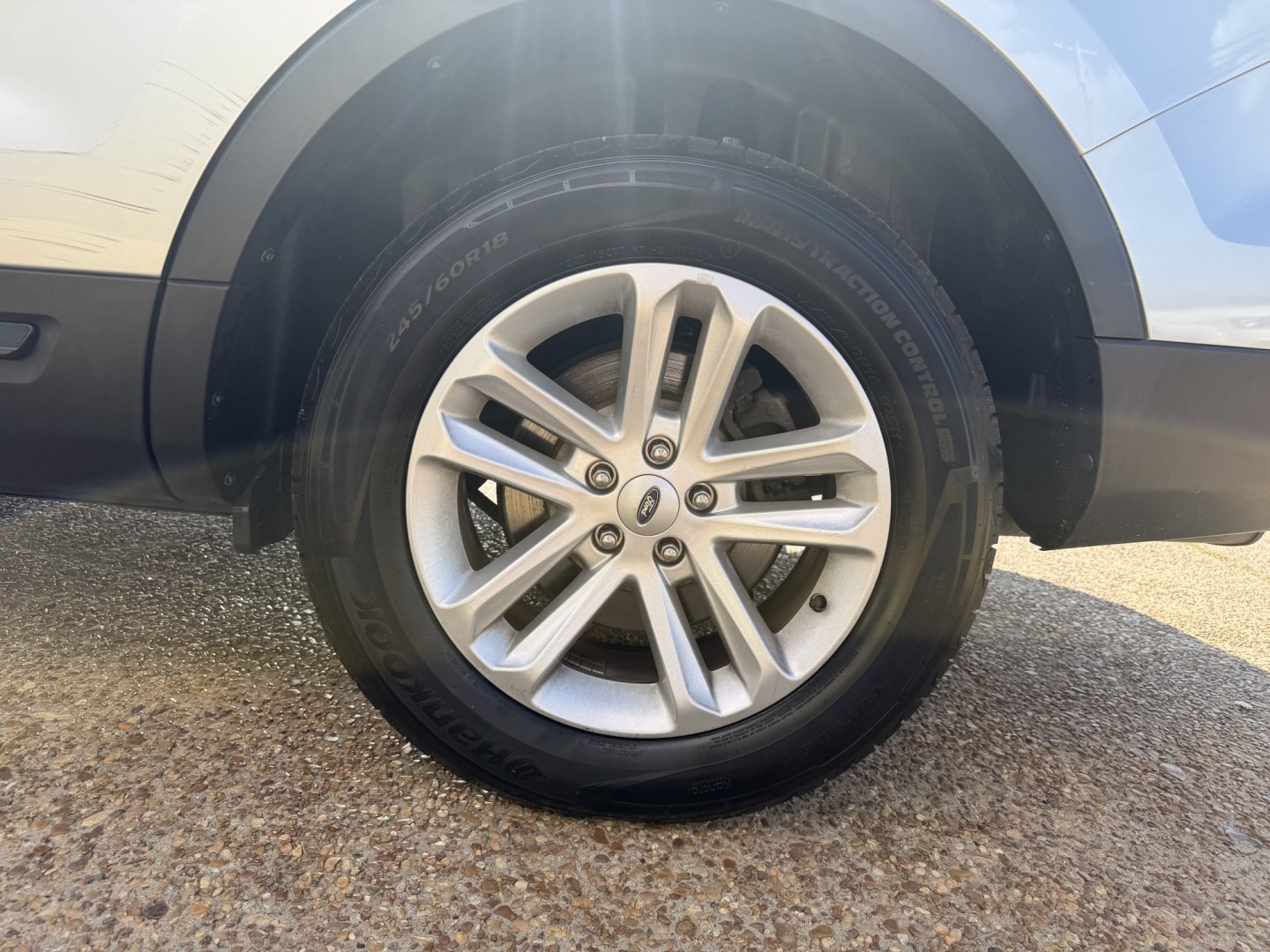 2016 SILVER FORD EXPLORER BASE (1FM5K7B82GG) , located at 922 W. Beacon St., Philadelphia, MS, 39350, (601) 650-3675, 32.770447, -89.127151 - Photo#7