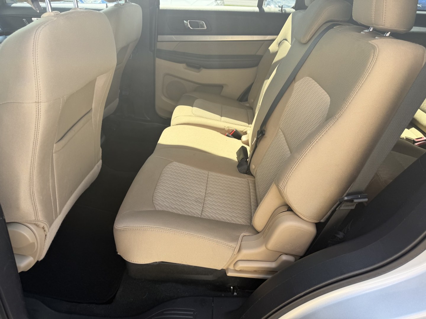 2016 SILVER FORD EXPLORER BASE (1FM5K7B82GG) , located at 922 W. Beacon St., Philadelphia, MS, 39350, (601) 650-3675, 32.770447, -89.127151 - Photo#13