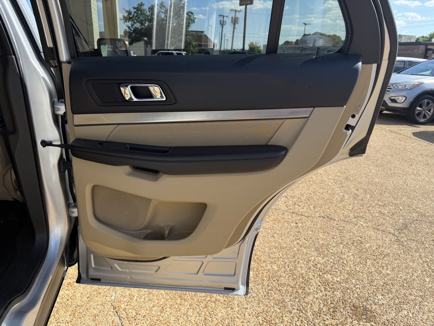2016 SILVER FORD EXPLORER BASE (1FM5K7B82GG) , located at 922 W. Beacon St., Philadelphia, MS, 39350, (601) 650-3675, 32.770447, -89.127151 - Photo#15