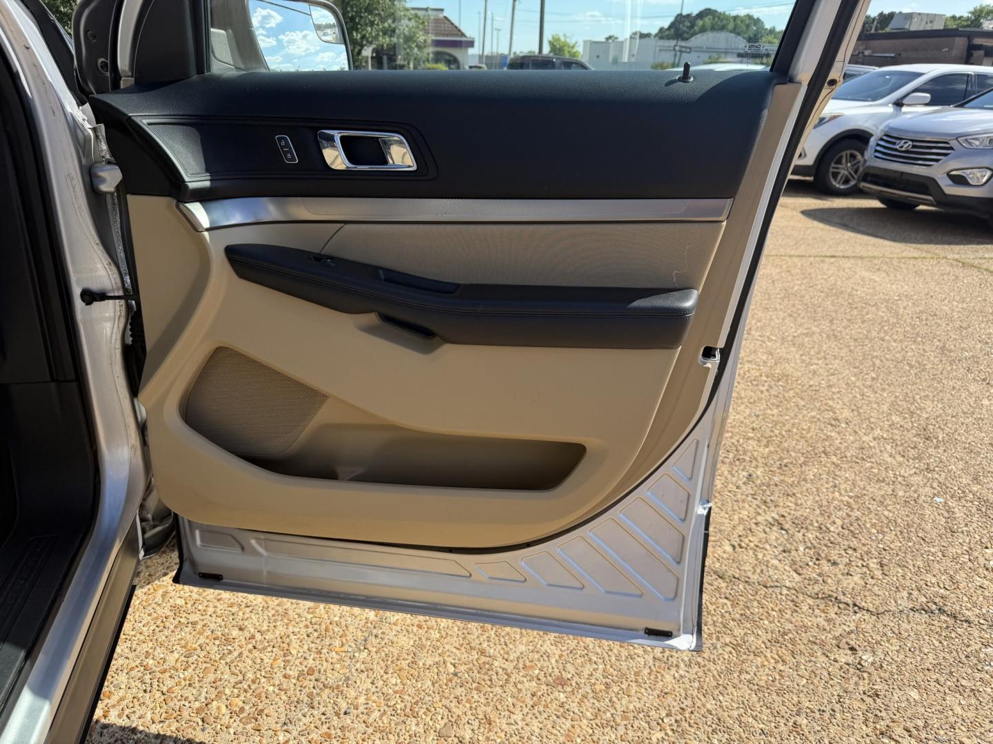 2016 SILVER FORD EXPLORER BASE (1FM5K7B82GG) , located at 922 W. Beacon St., Philadelphia, MS, 39350, (601) 650-3675, 32.770447, -89.127151- Photo#11