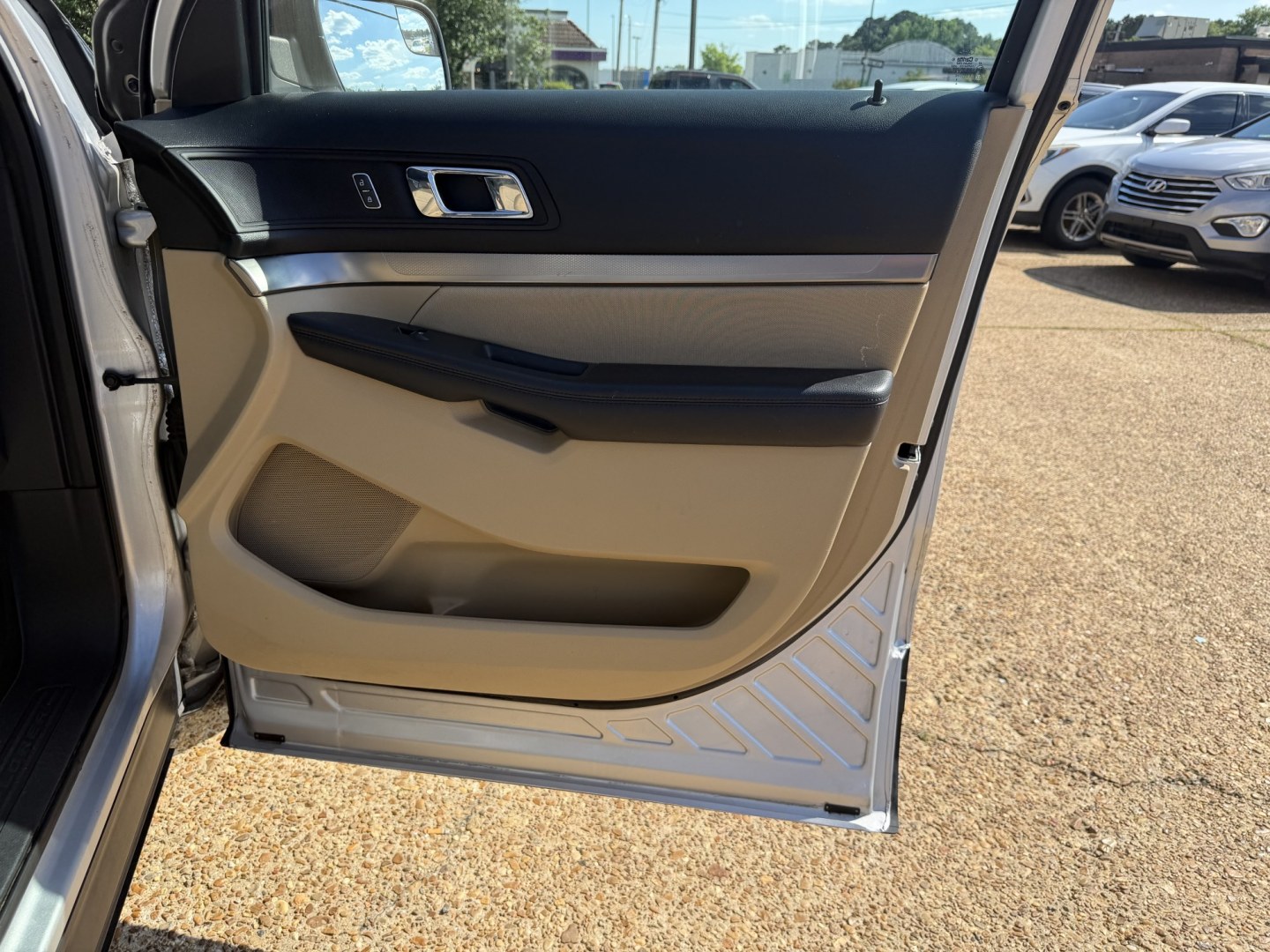 2016 SILVER FORD EXPLORER BASE (1FM5K7B82GG) , located at 922 W. Beacon St., Philadelphia, MS, 39350, (601) 650-3675, 32.770447, -89.127151 - Photo#11