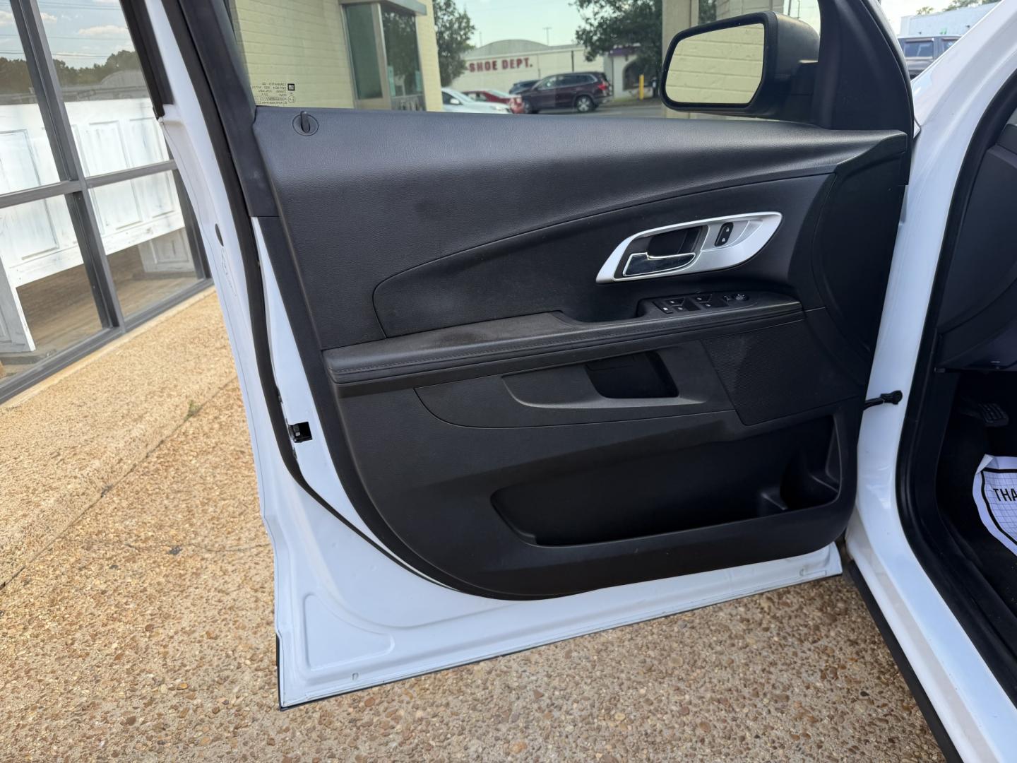 2017 WHITE CHEVROLET EQUINOX LS (2GNFLEEK7H6) , located at 922 W. Beacon St., Philadelphia, MS, 39350, (601) 650-3675, 32.770447, -89.127151- Photo#8