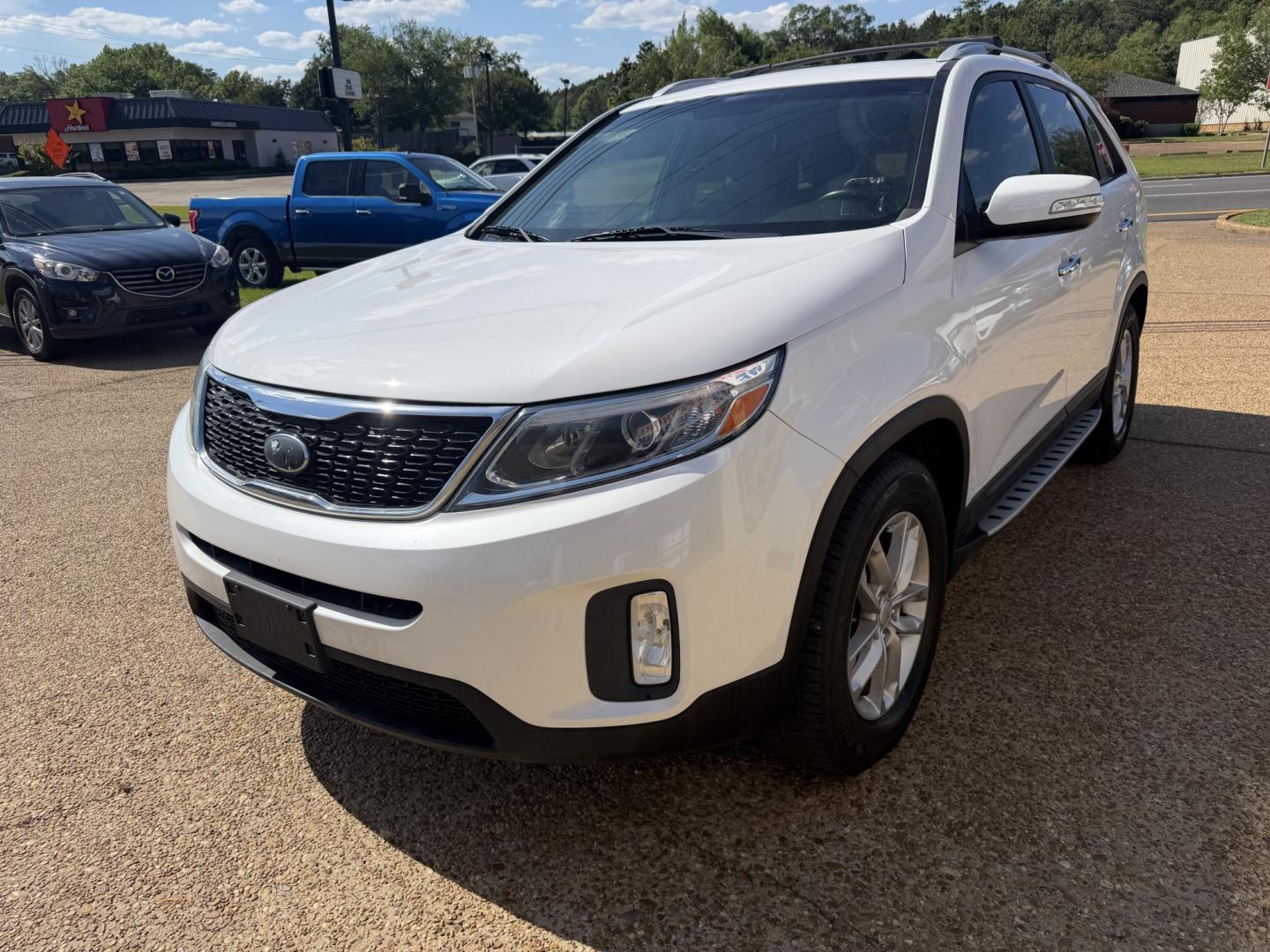 2014 WHITE KIA SORENTO LX (5XYKT3A60EG) , located at 922 W. Beacon St., Philadelphia, MS, 39350, (601) 650-3675, 32.770447, -89.127151 - Photo#2