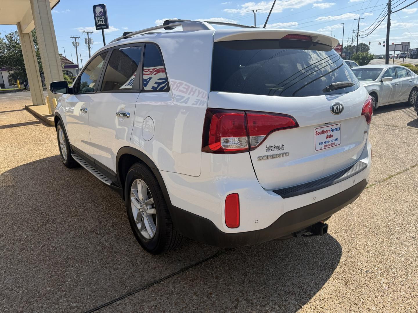 2014 WHITE KIA SORENTO LX (5XYKT3A60EG) , located at 922 W. Beacon St., Philadelphia, MS, 39350, (601) 650-3675, 32.770447, -89.127151 - Photo#3