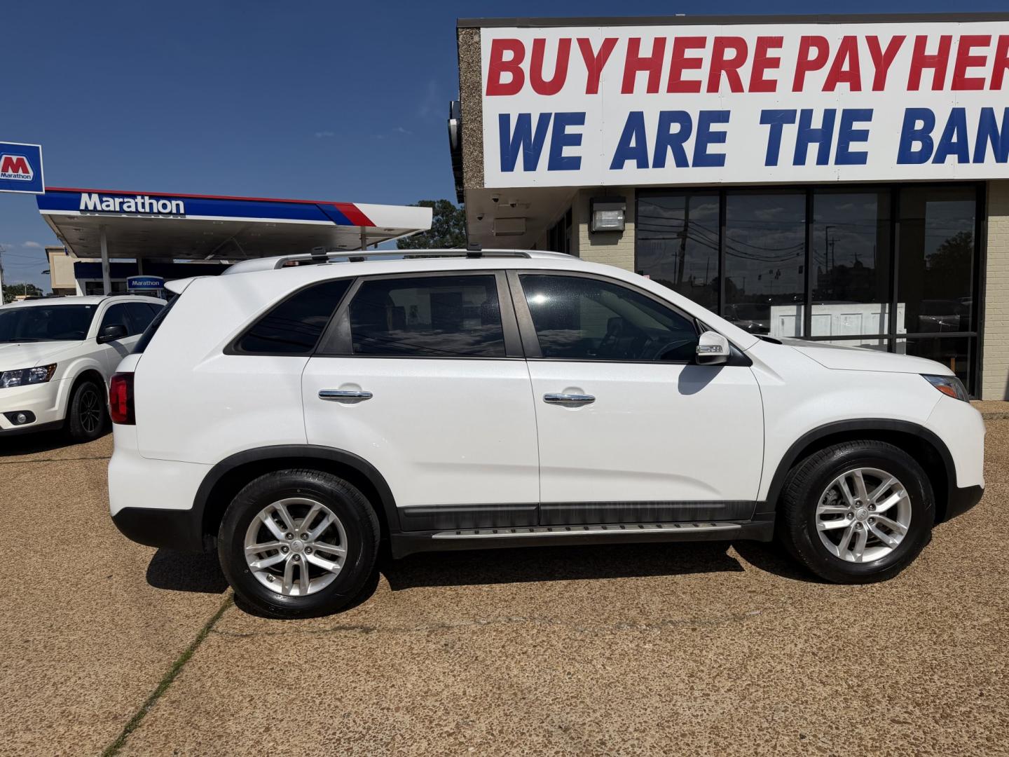 2014 WHITE KIA SORENTO LX (5XYKT3A60EG) , located at 922 W. Beacon St., Philadelphia, MS, 39350, (601) 650-3675, 32.770447, -89.127151 - Photo#6