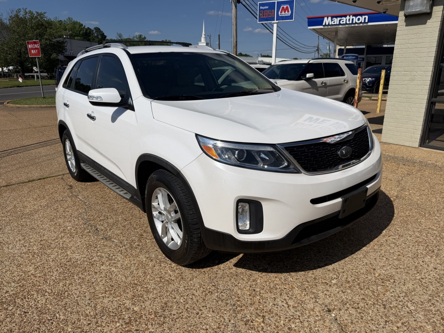 2014 WHITE KIA SORENTO LX (5XYKT3A60EG) , located at 922 W. Beacon St., Philadelphia, MS, 39350, (601) 650-3675, 32.770447, -89.127151 - Photo#0